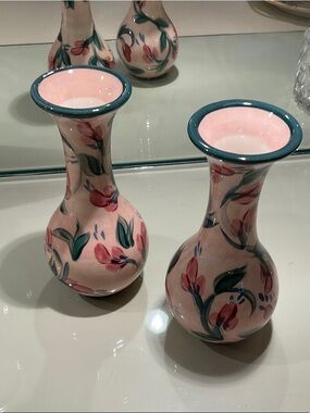 Beautiful vintage Gail Pittman vase.  6.5” tall.  mint condition . Lovely.